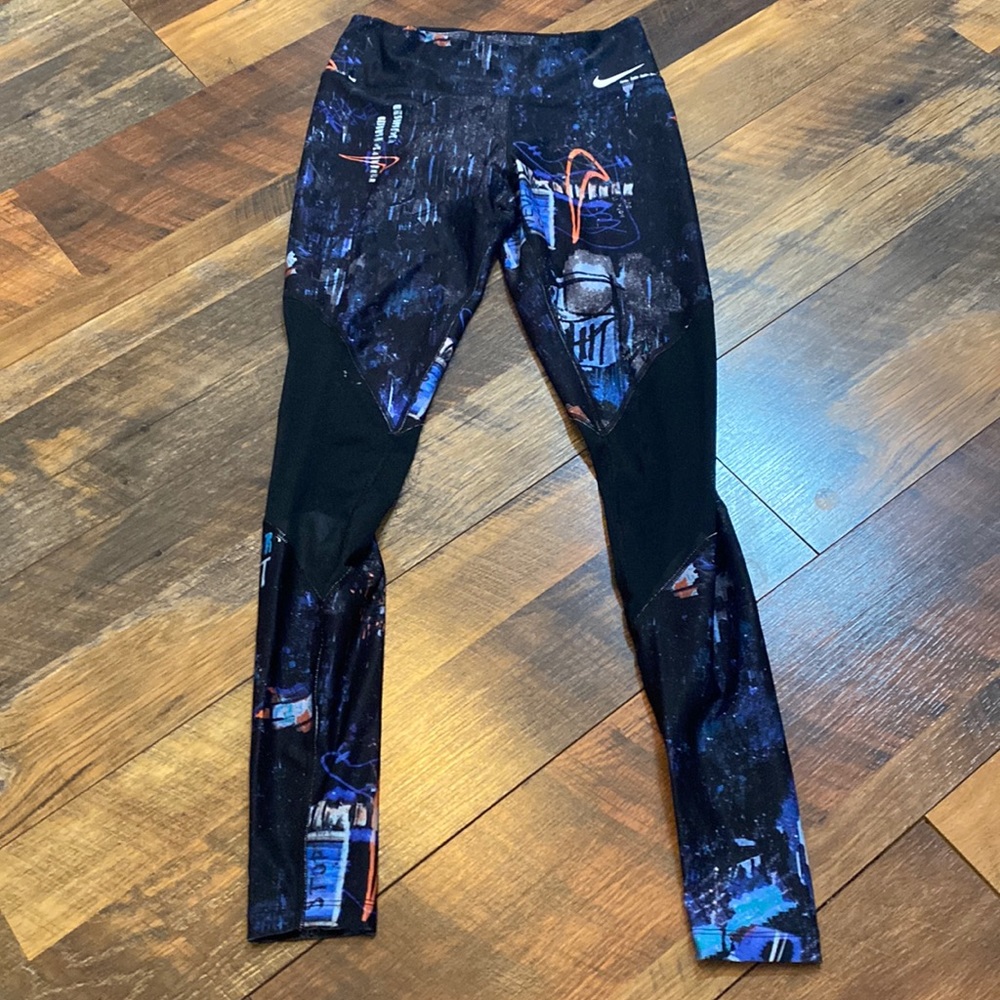 Like new Nike Dri fit leggings with mesh size XS